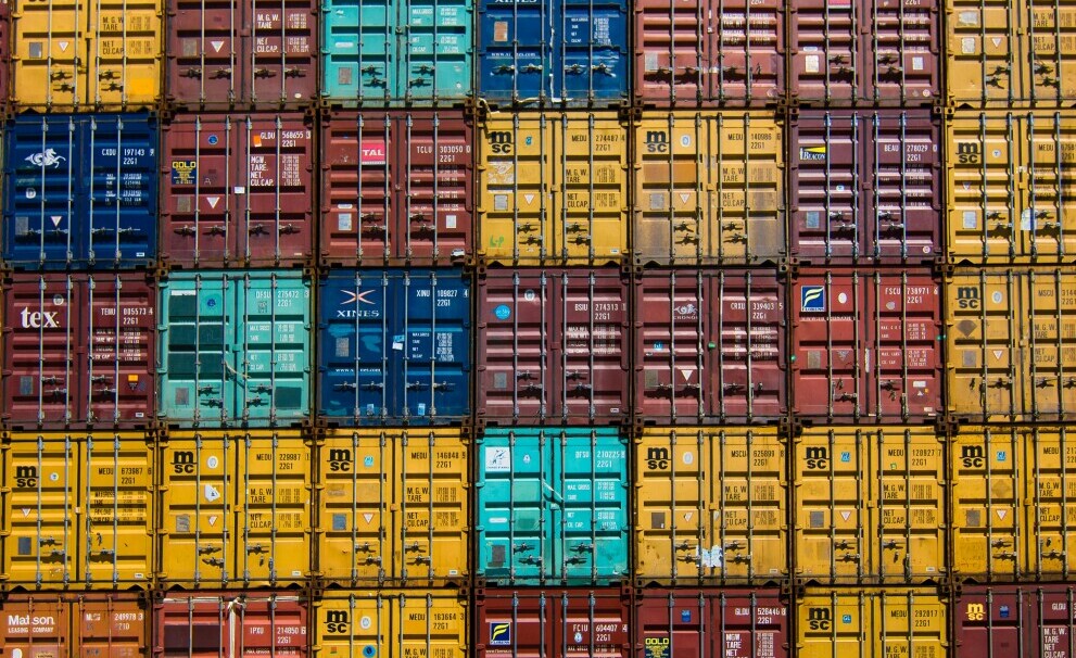 Cargo shipping containers