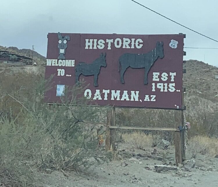 Welcome to Oatman sign