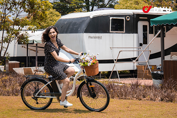 DYU electric bike lifestyle photo