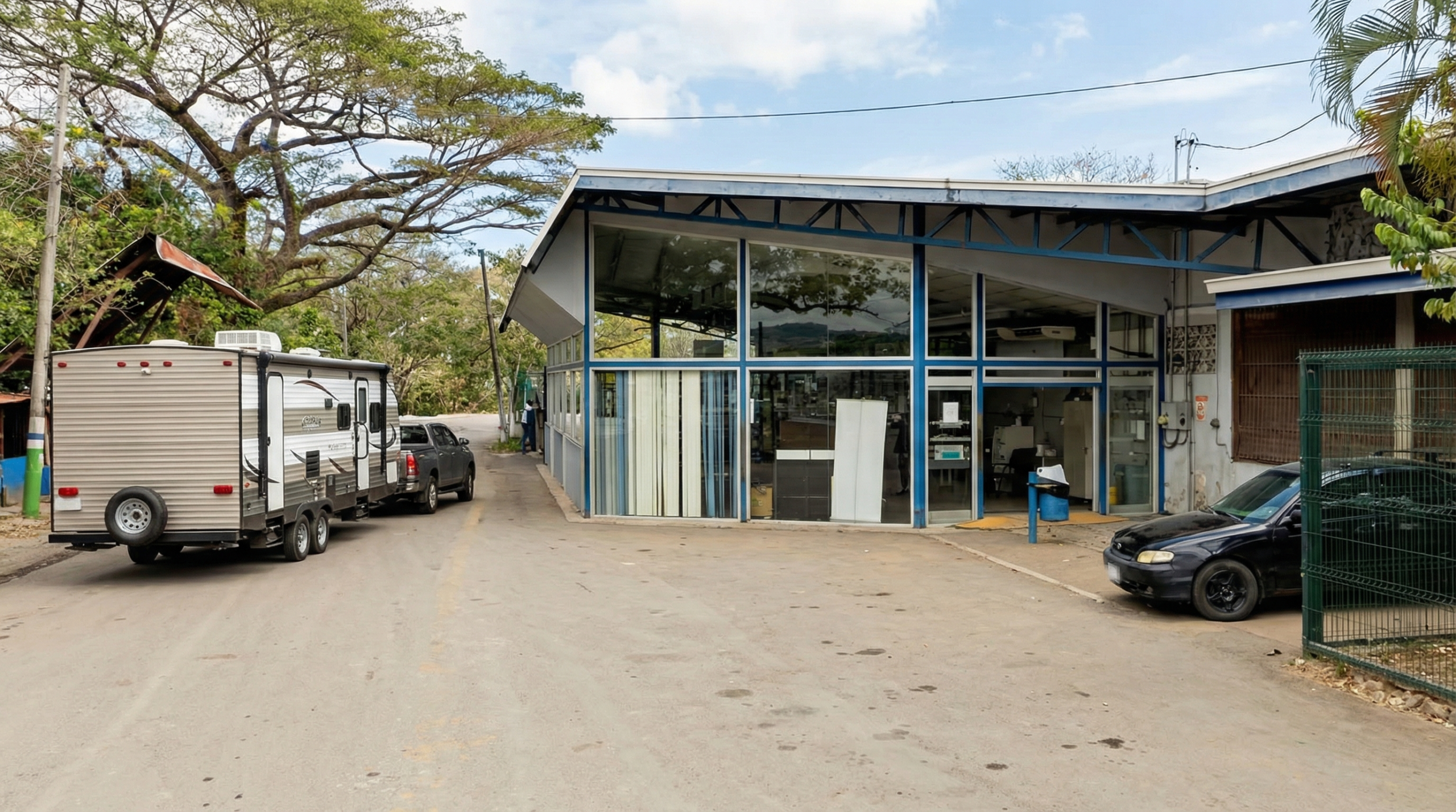 RV and travel trailer approaching the Peñas Blancas Nicaragua to Costa Rica border crossing